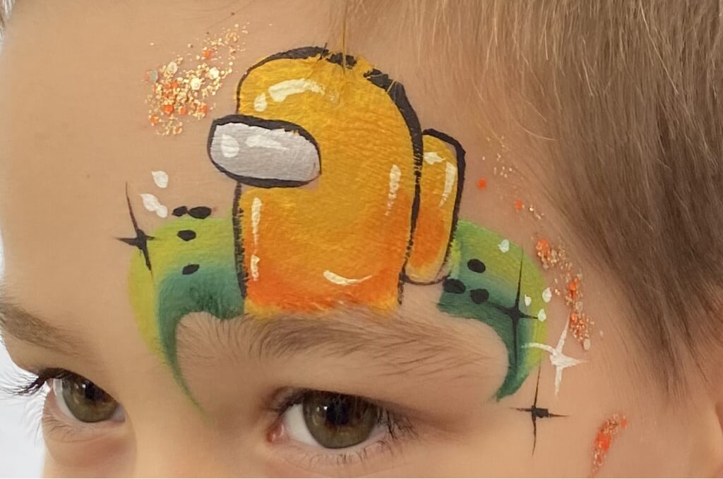 Among Us karakter arcfestés gyerek homlokán